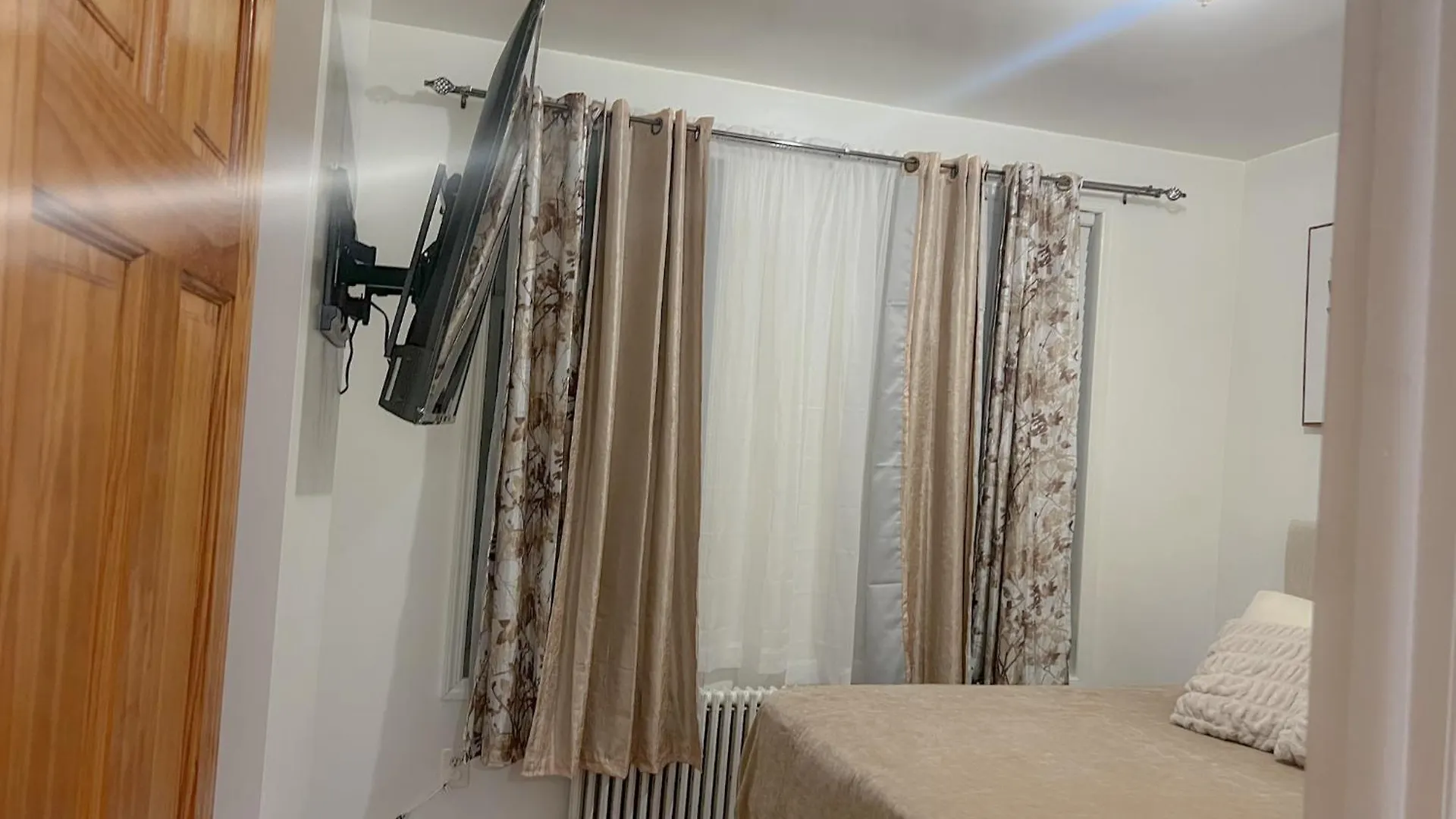 2 Bedroom Bliss In College Point New York Apartmán